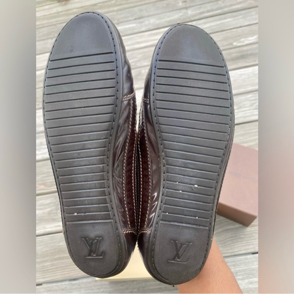 Classic Louis Vuitton Sneakers - Picture 2 of 9